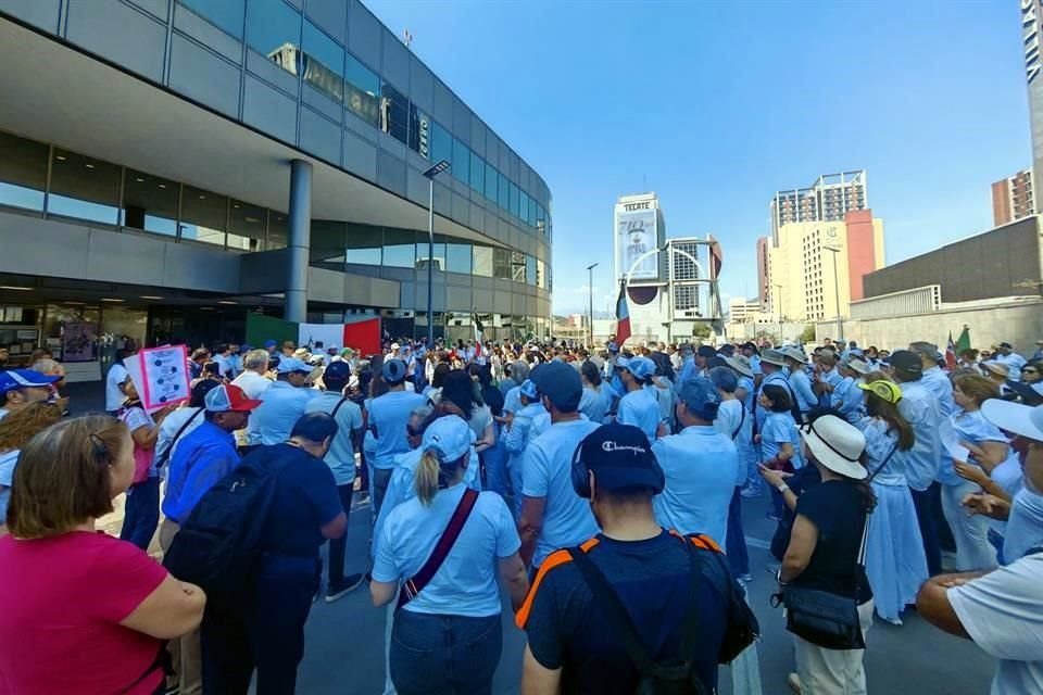 Los empleados del PJ se concentraron en la explanada de la sede de los juzgados federales sobre la Avenida Constitución.