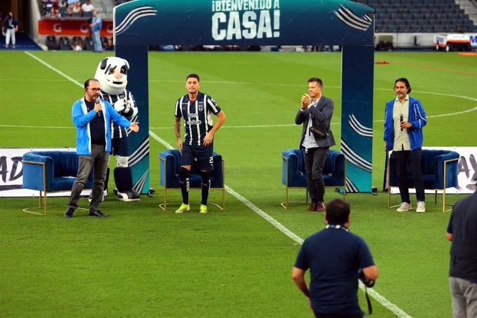 Este domingo, el argentino fue presentado como refuerzo en el Estadio Monterrey.