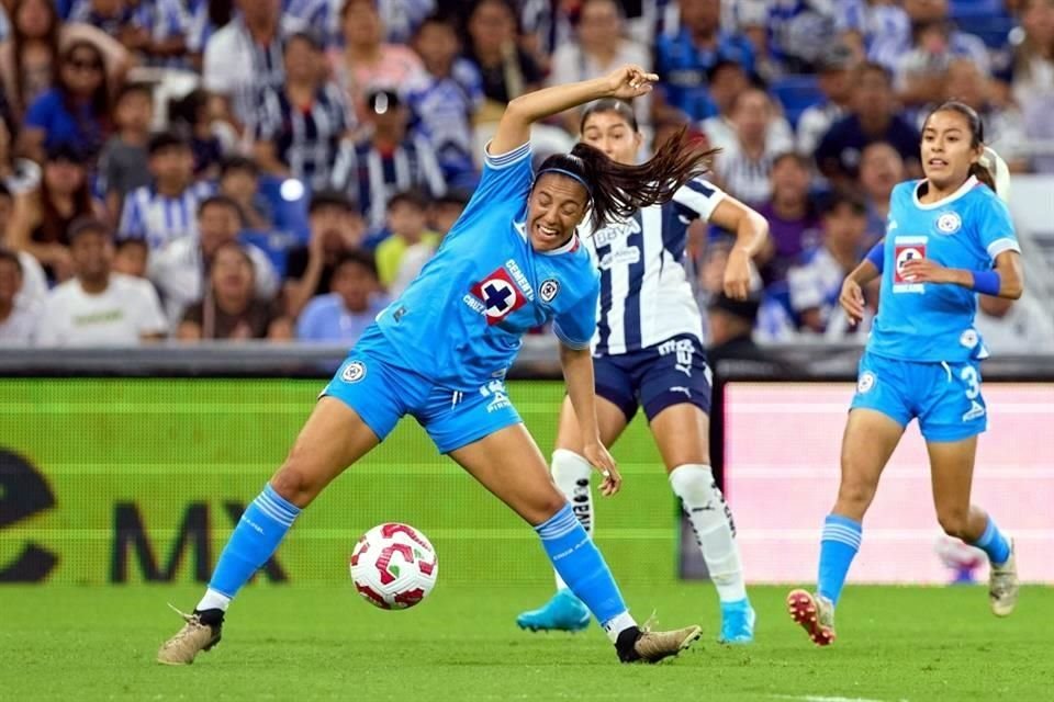 Rayadas venció con lo mínimo 1-0 a Cruz Azul Femenil para llegar a 24 unidades y mantenerse en tercer lugar; la próxima fecha se medirán con Tigres Femenil.