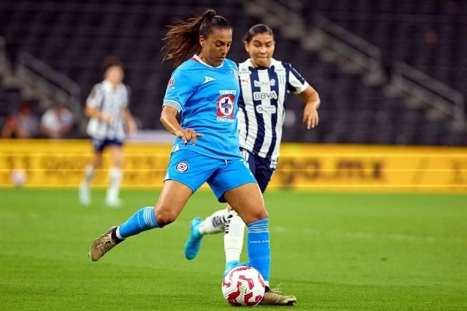 Rayadas venció con lo mínimo 1-0 a Cruz Azul Femenil para llegar a 24 unidades y mantenerse en tercer lugar; la próxima fecha se medirán con Tigres Femenil.