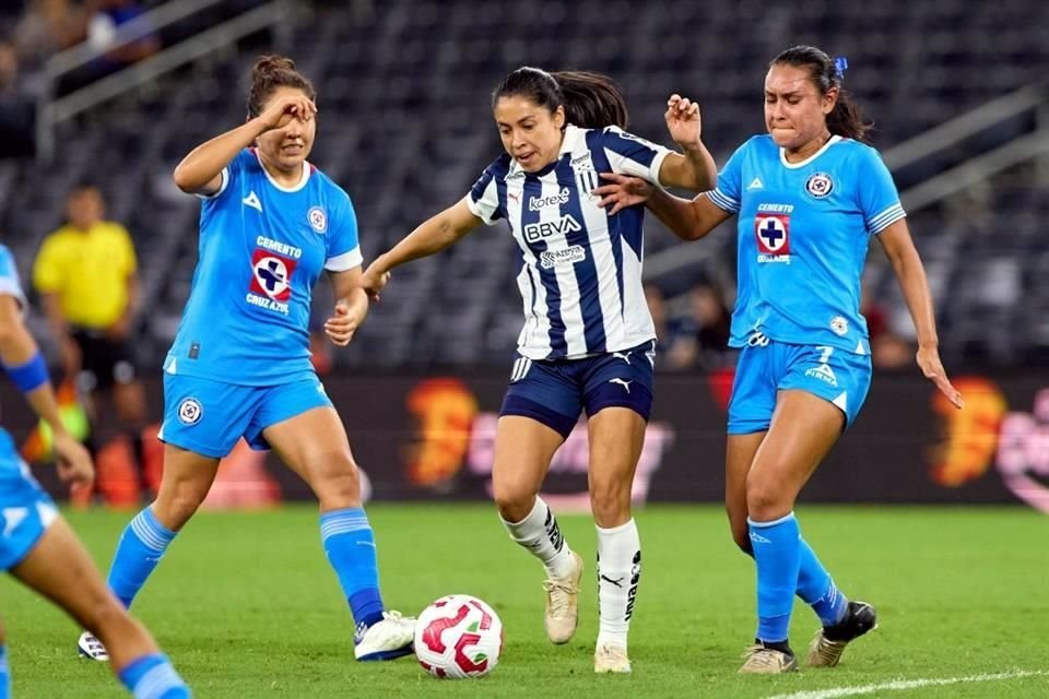 Rayadas venció con lo mínimo 1-0 a Cruz Azul Femenil para llegar a 24 unidades y mantenerse en tercer lugar; la próxima fecha se medirán con Tigres Femenil.