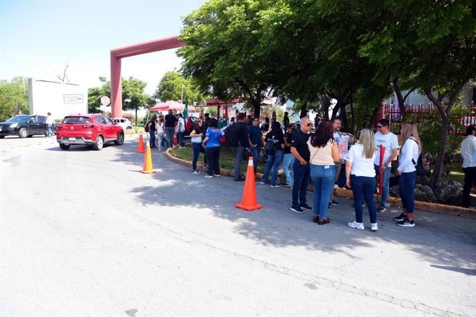 Los empleados se concentraron en la sede del Poder Judicial en la Loma Larga.
