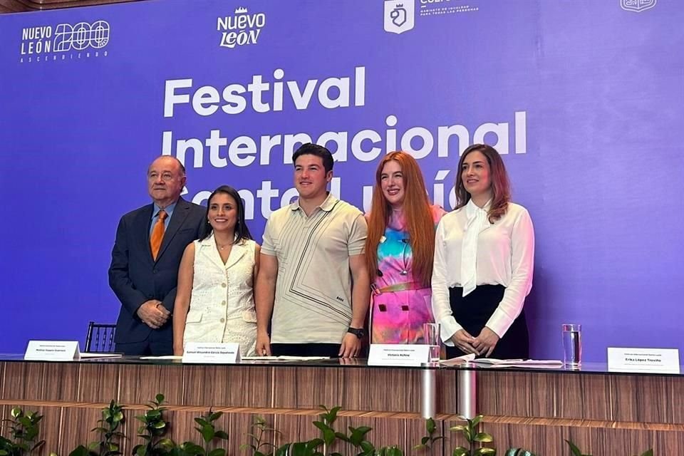 Javier Navarro (izq. a der.) Melissa Segura, el Gobernador Samuel García, Victoria Kühne y Erika López anunciaron la agenda de la nueva edición del Festival Internacional Santa Lucía.