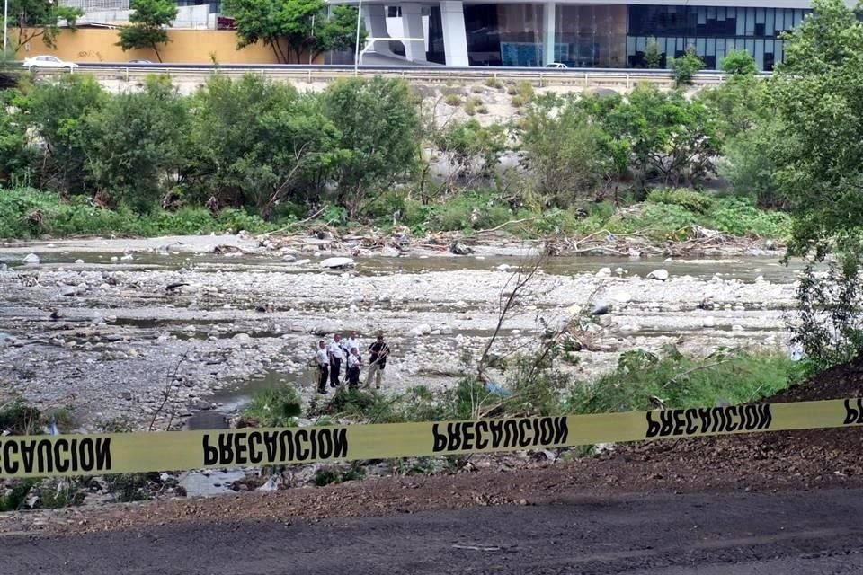 El cuerpo de la mujer quedó en el lecho del Río Santa Catarina.