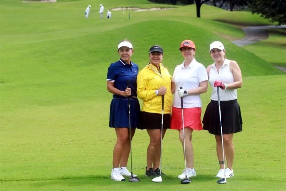 Lola Nevárez, Martha Palacios de García, Ana Belén Gil y Vero Cepeda