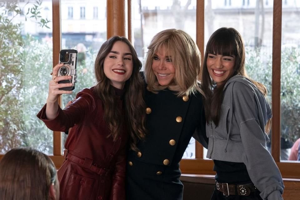 La primera dama de Francia, Brigitte Macron, aparecerá en la exitosa serie de Netflix 'Emily en París', protagonizada por Lily Collins.