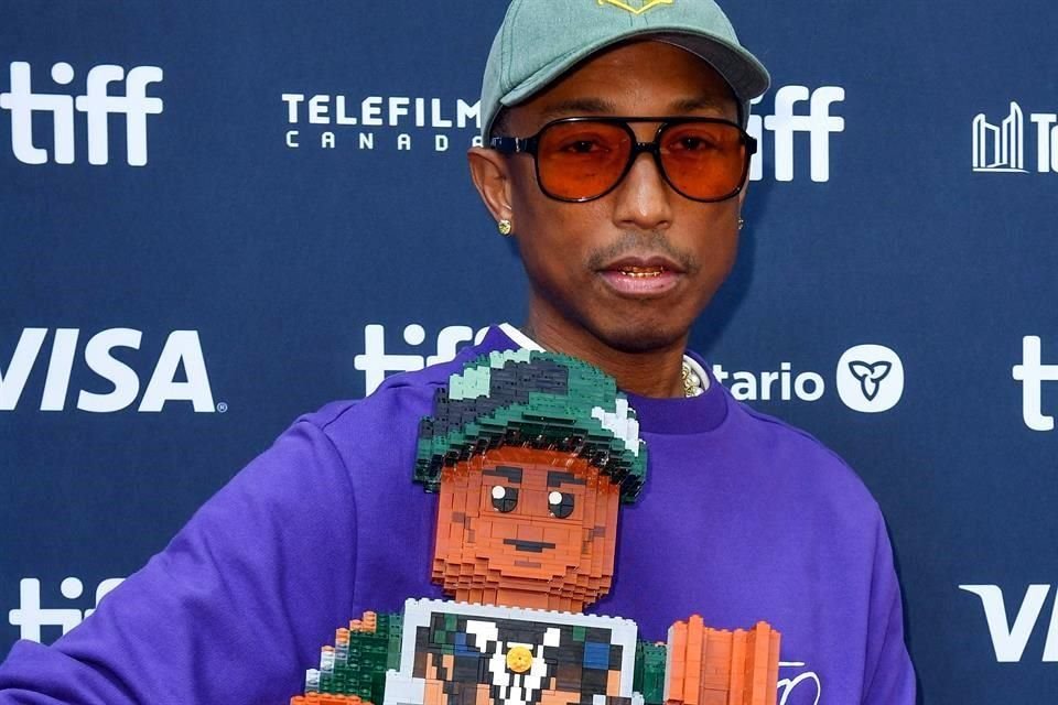 El cantautor Pharrell Williams fue sorprendido en el Festival de Toronto cuando una protesta irrumpió la proyección de su biofilme, 'Piece By Piece'.