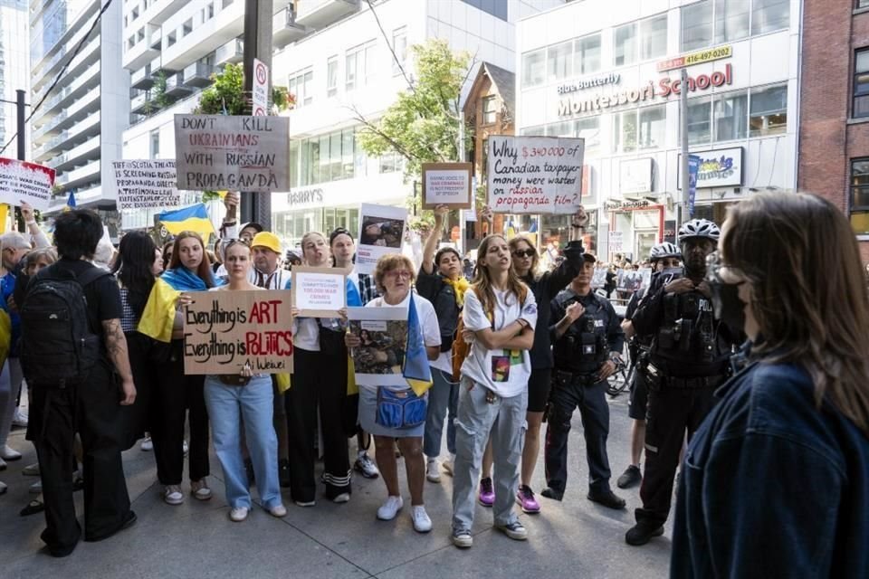 Otra proyección que se vio afectada por protestas fue la de 'Russians At War'.