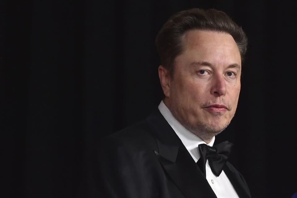 Elon Musk generó controversia en redes sociales luego de ofrecer, de manera inusual, 'darle un bebé' a Taylor Swift.