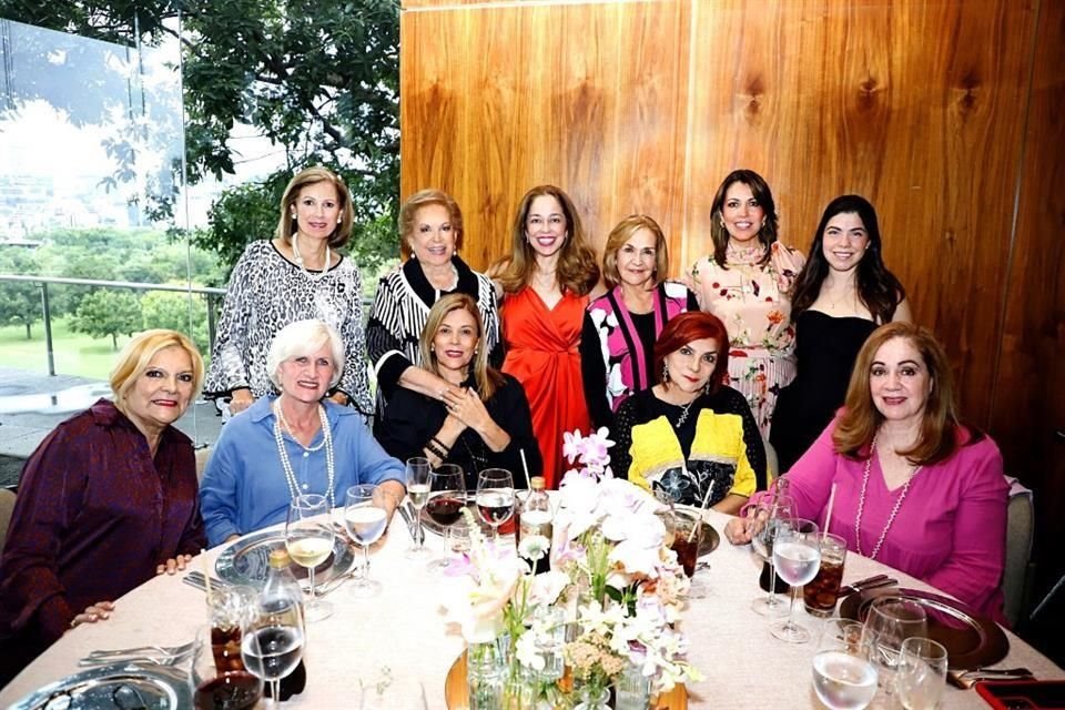 Laura Maldonado, LA FESTEJADA, Sofía M. de Benítez, Georgina de Mijangos, Rebeca M. de García, Rebeca García,  Carmen Cantú, Catalina M. de Tradd, Lety Varela, Ana María Cantú y Maritere de Casillas