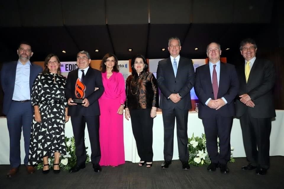 Federico Santos Boesch, Estela Villarreal Junco, Javier Arteaga Gutiérrez, Alma Rosa Asís de Arteaga, Alicia Boesch de Santos, Alberto Santos Boesch, Guillermo Cantú y Armando García Segovia