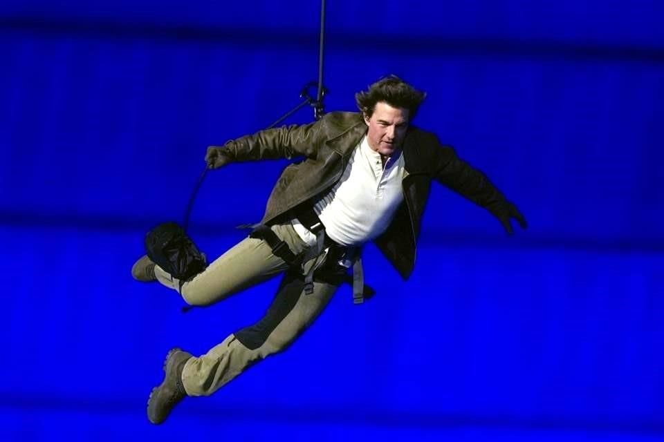 Tom Cruise parece en el tráiler con la misma ropa que utilizó en los Juegos Olímpicos de París. 