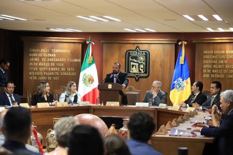 Durante su tercer informe, Chávez Dávalos destacó que este año se aplicaron 800 millones de pesos en obra pública.