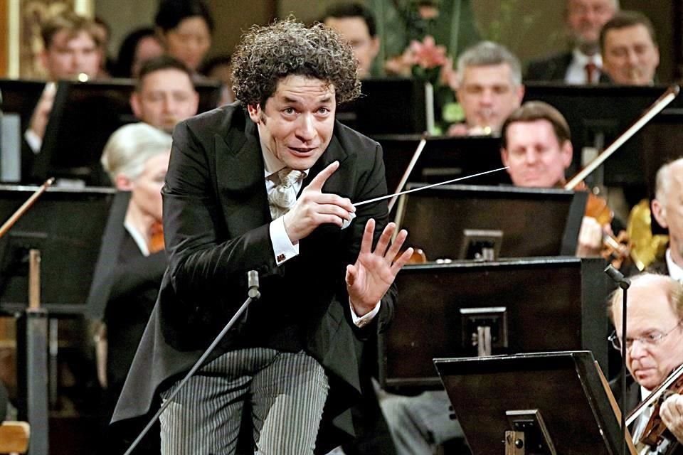 El director de orquesta Gustavo Dudamel ha estrenado siete de sus obras.