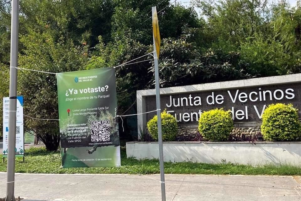 Vecinos de Fuentes del Valle colocaron mantas para promover la elección de un nombre del futuro parque.