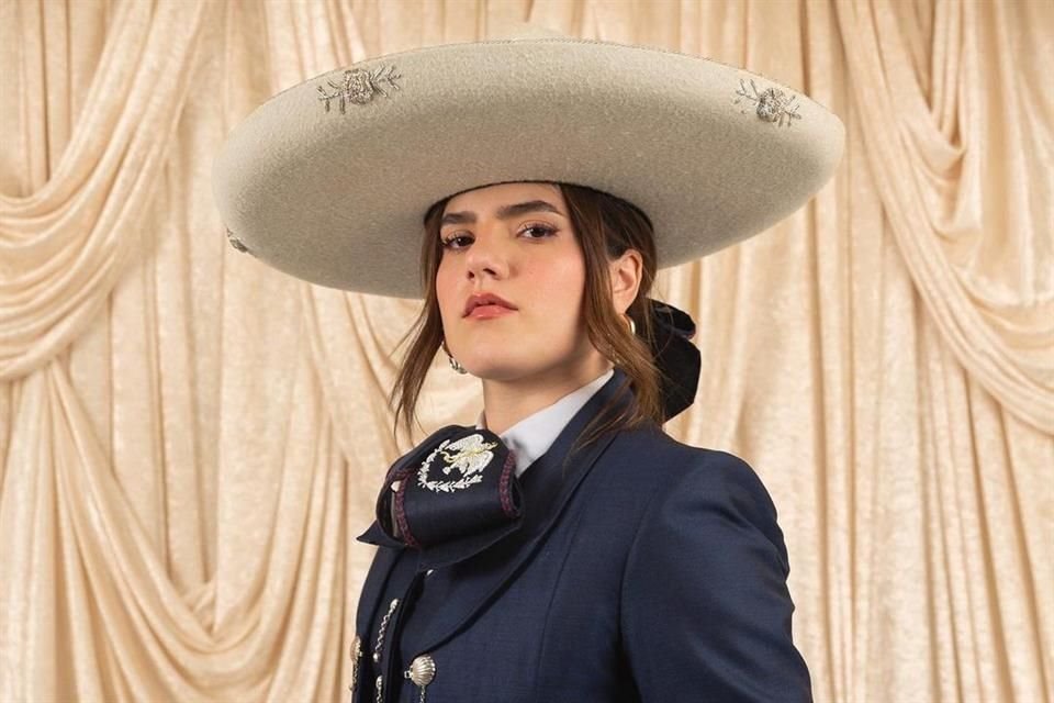 La cantante e hija de Alejandro Fernández, Camila, cambió la letra del Himno Nacional Mexicano en la pelea de Saúl Álvarez en Las Vegas.