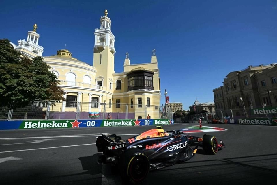 Sergio Pérez terminó muy molesto tras la maniobra de Carlos Sainz.