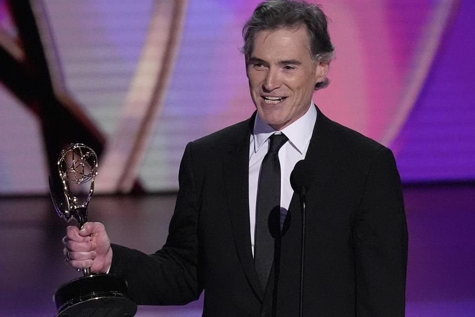 Billy Crudup aceptando el premio Emmy por Mejor Actor de Reparto en una serie de Drama.