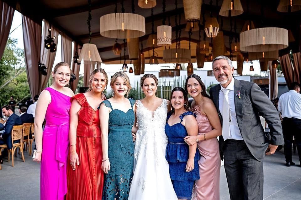 Paulina Bremer, Adriana Bremer, Estefi Bremer, la novia, Bárbara Bremer, Cordelia Bremer y Bernardo Bremer
