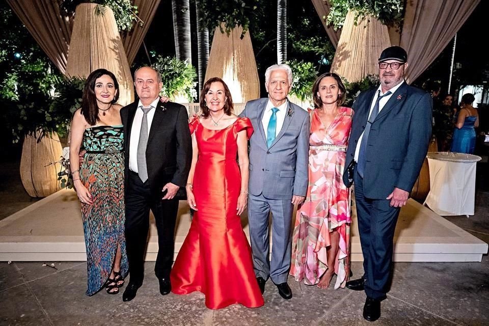 Norma Treviño de Deschamps, Sergio Deschamps, Rosaelia Garza de Bremer, Bernardo Manuel Bremer Gutiérrez, Anna María González de Garza y Javier Garza