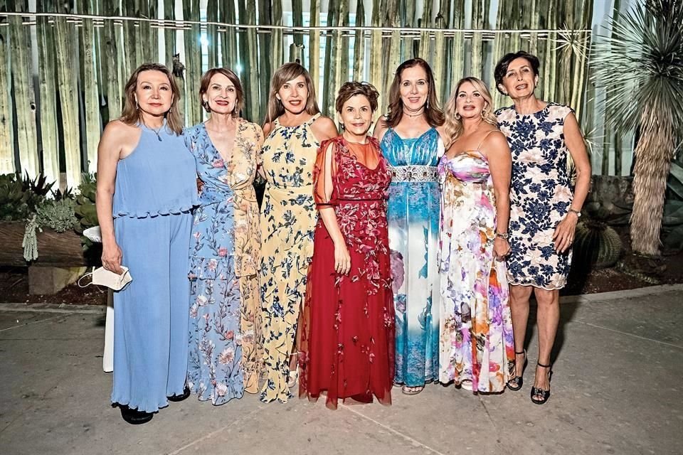 Maruca Montemayor, Norma Rodríguez, Martha Cantú, María de la Luz González de Villarreal, Carolina Zertuche, Mary Alvarado y Bebis de Medrano