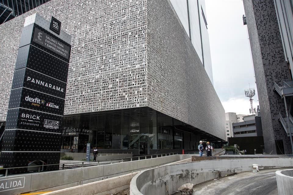De acuerdo con los afectados, los extractores del edificio Mil500 dan hacia las oficinas.