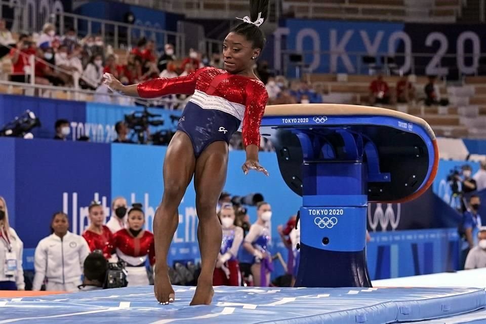 Simone Biles asegura que sigue con problemas psicológicos para seguir compitiendo.