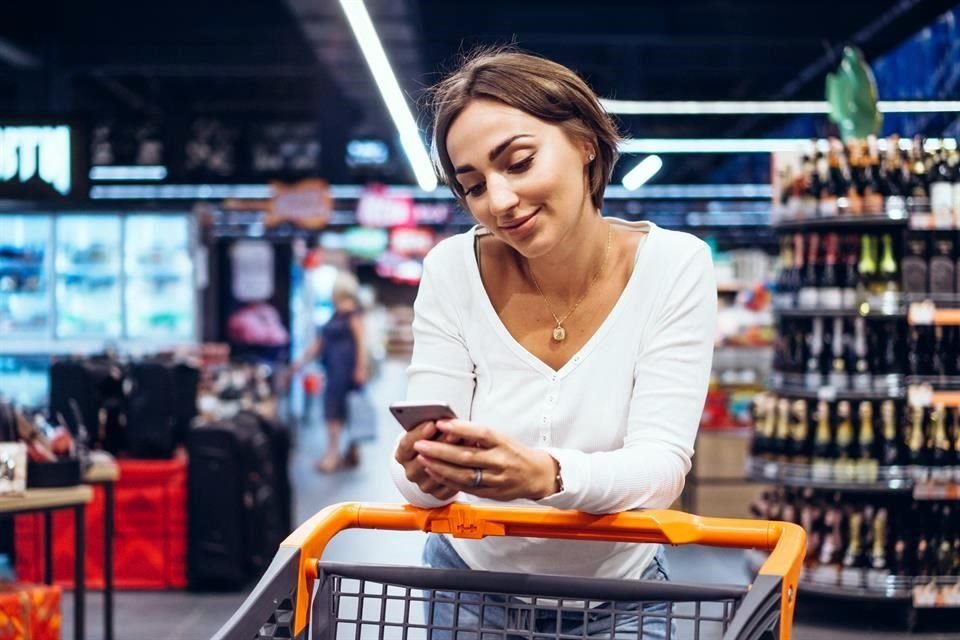 En determinados horarios, los pasillos del supermercado Mercadona, en España, están repletos de hombres y mujeres que buscan 'ligar'.