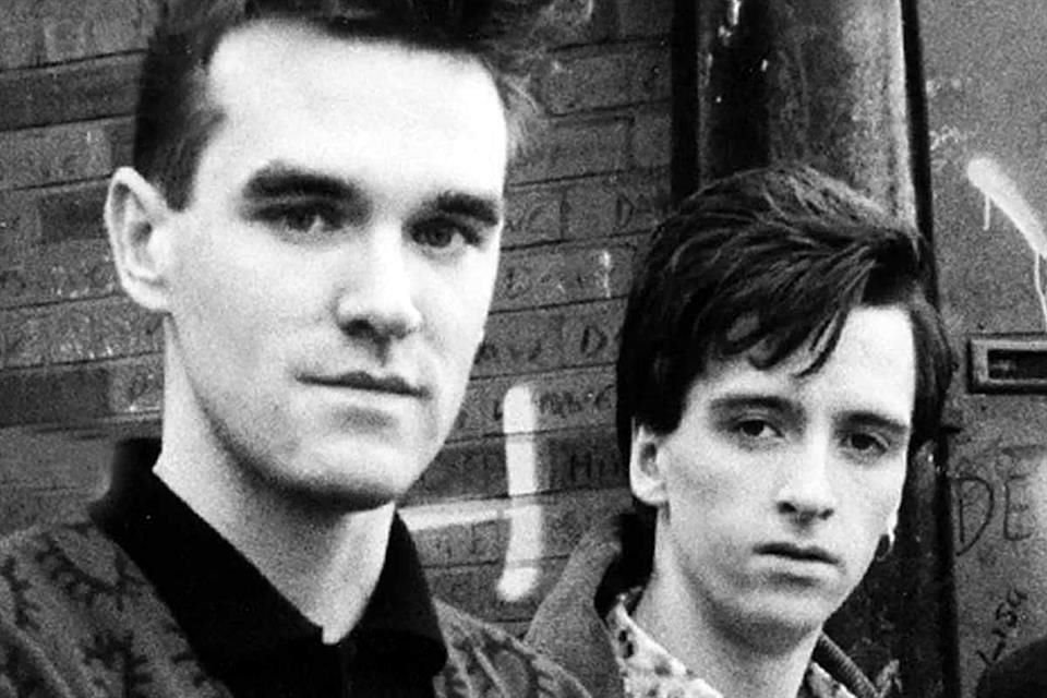 Según un posteo de Morrissey realizado este domingo, el ex guitarrista del grupo, Johnny Marr, quien lleva años peleado con el cantante, consiguió adquirir los derechos del nombre de The Smiths.