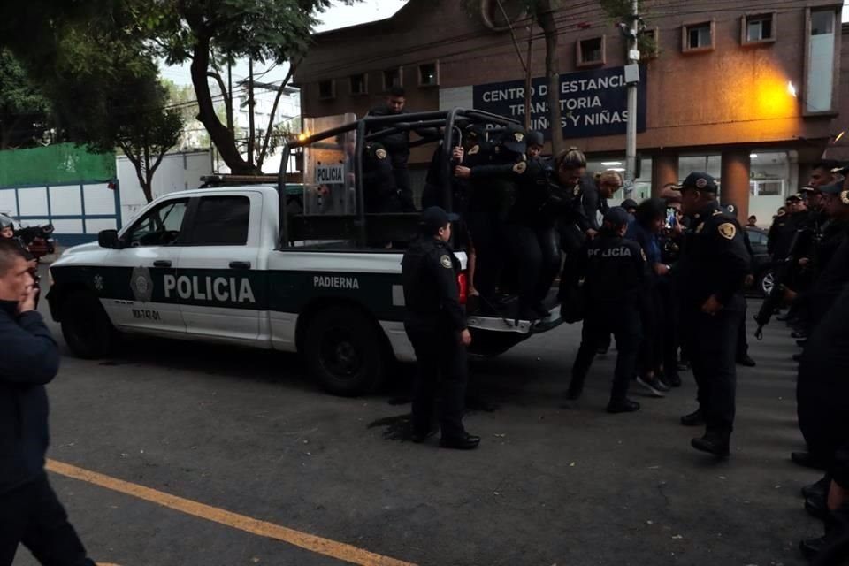 Cuando policías buscaron detener a presuntos responsables de un homicidio, sujetos les dispararon.