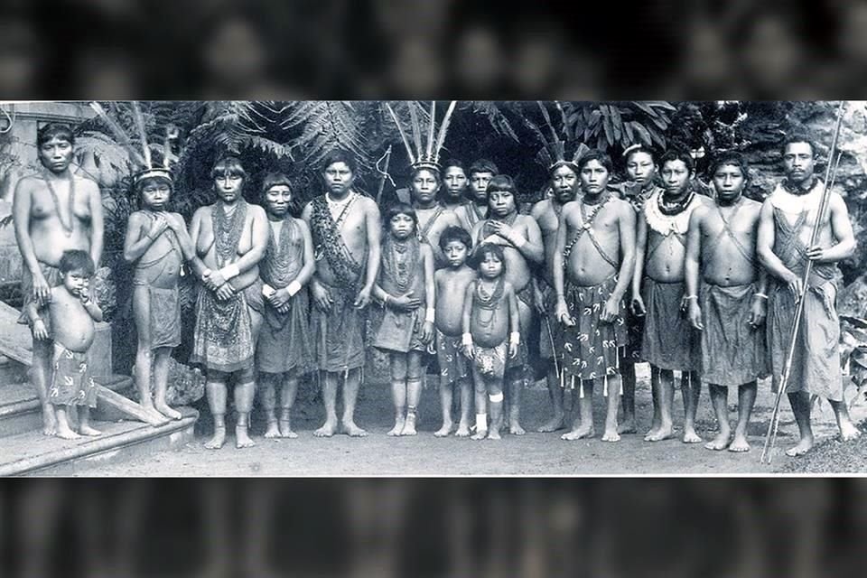 Arahuacos y kali'nas que fueron exhibidos en París en 1892.