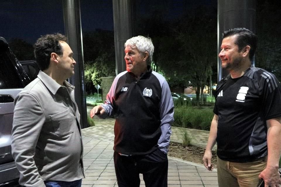 Bora fue recibido por Alejandro Hütt, Host City manager de FIFA para el Mundial 2026 en Monterrey, a su llegada a la Ciudad.