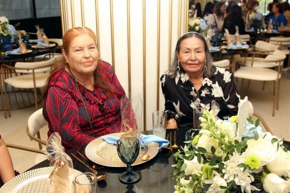 Luz Castillo y Margarita Bárcenas, bisabuelita