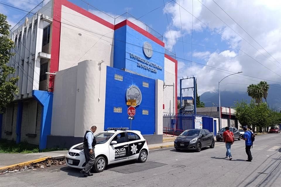 Autoridades se movilizan por el supuesto secuestro de alumna no localizada de la Prepa 15 de la UANL; presuntos delincuentes piden dinero.