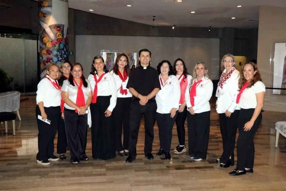 Rosy Salinas, Irasema Arias, Dore Luis, Diana Ordóñez, Lore de Vela, Padre Saúl López LC, Lili Siliceo, Irma Ayala, Claudia Rendón, Ilenana Téllez y Marcela Díaz