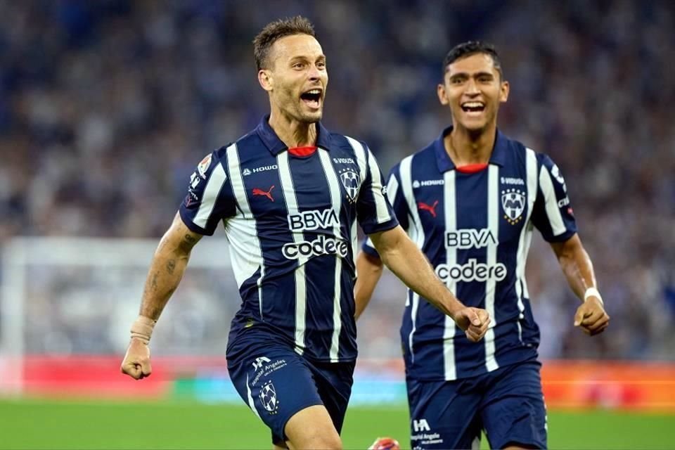 El español Sergio Canales anotó un doblete salvador para Rayados.