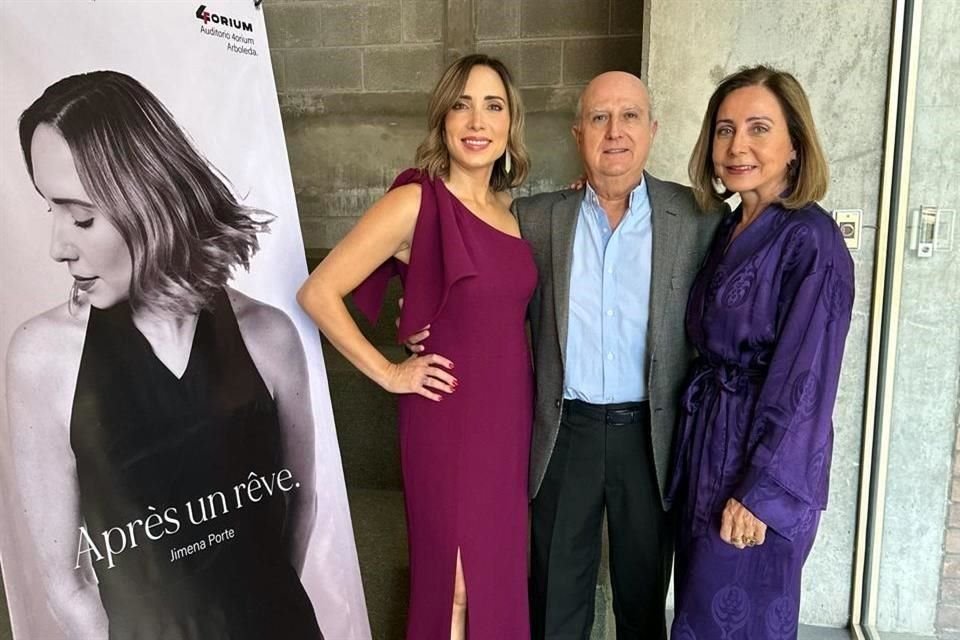 Jimena con sus papás Eugenio Porte Rodríguez y  Marcela Camelo Schwarz