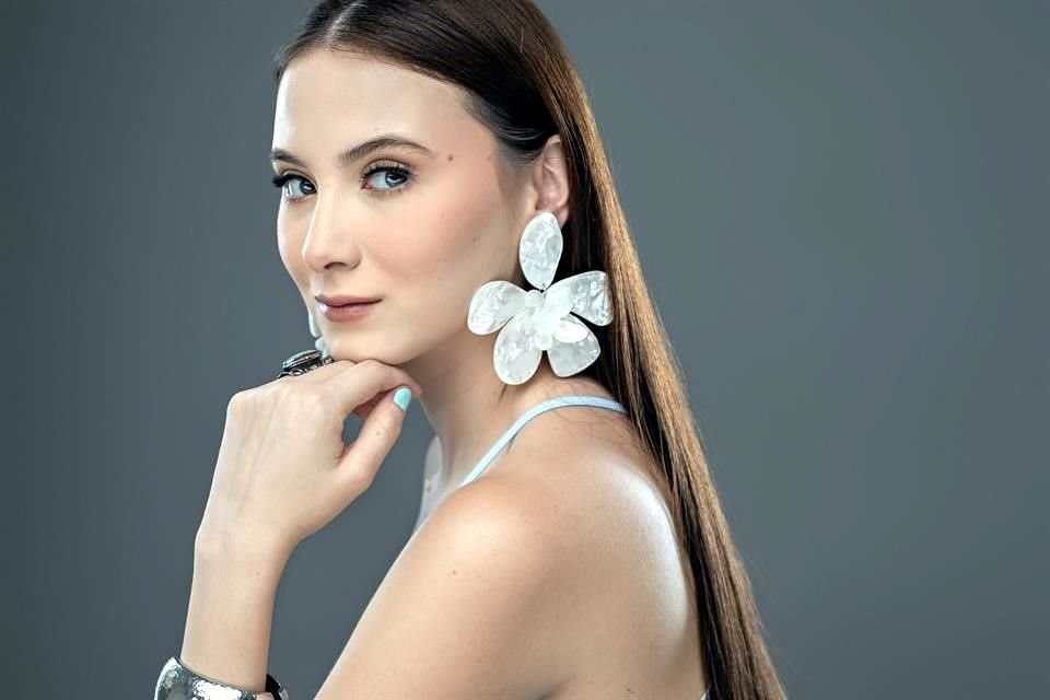 Corina Flores