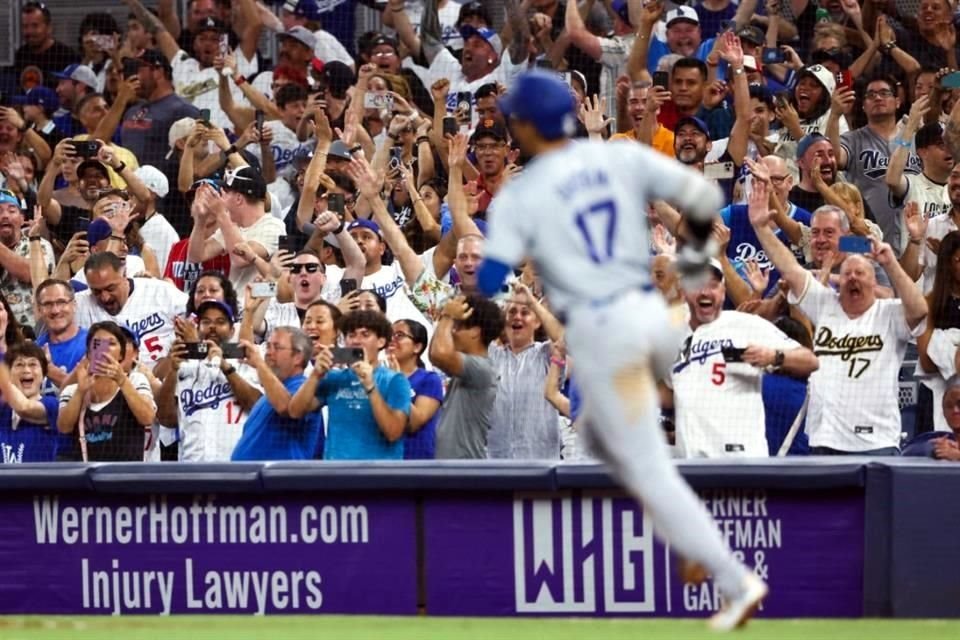 Así celebró la afición tras el cuadrangular del récord de Ohtani.