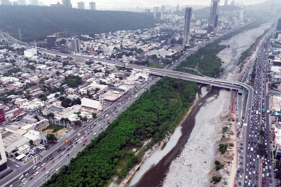 El Par Vial y vialidades aledañas al Túnel fueron afectadas por las restricciones viales.