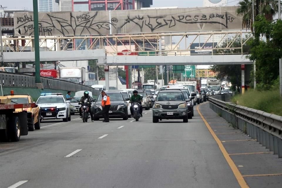 Un carril exprés de Morones Prieto fue cerrado.