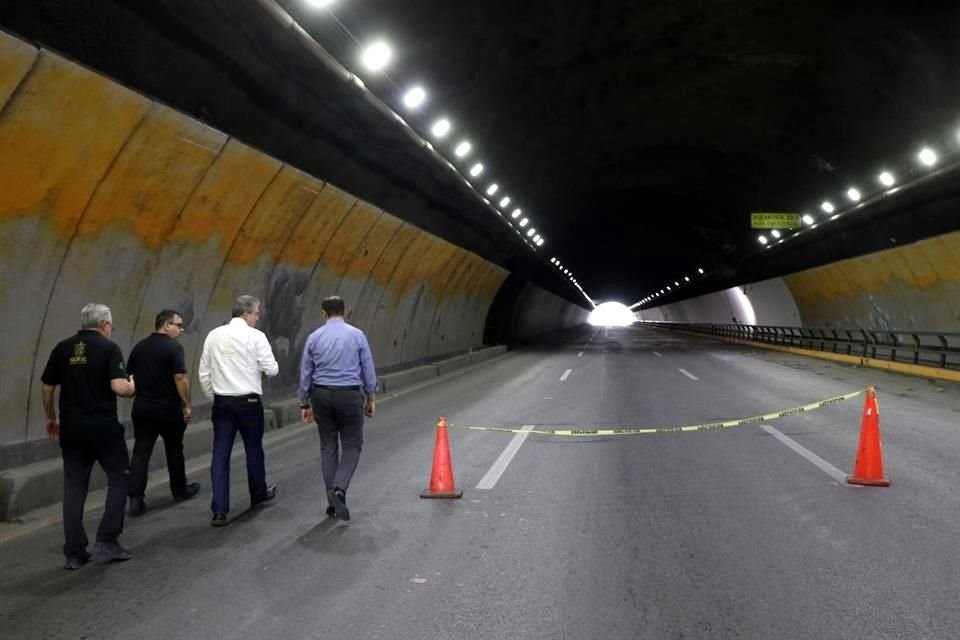 Hernán Villarreal llegó acompañado de un especialista para observar los daños dentro del Túnel.