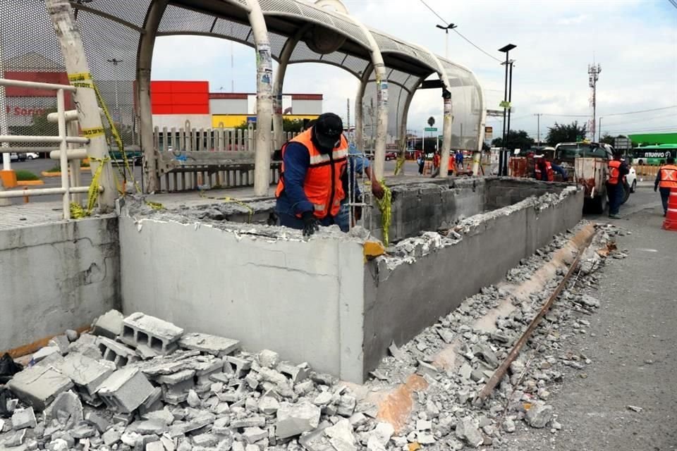 El martes, el piso de un parabús de Transmetro, en el circuito de Avenida Cabezada, se hundió y hubo 3 lesionados.