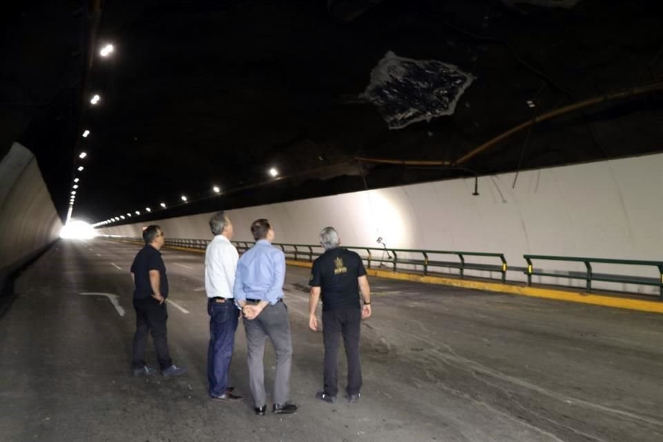 Tras realizar una inspección y trabajos de raspado con maquinaria pesada, anoche el Estado determinó que era seguro reabrir la circulación vial del Túnel.