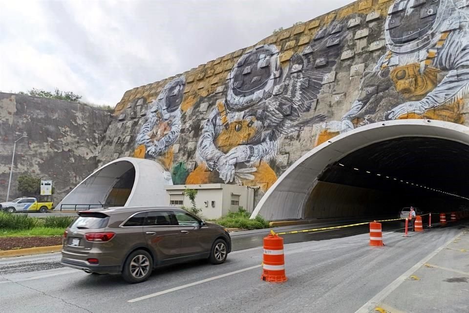 Alrededor de las 9:40 horas se dio la reapertura quedando delimitado el carril de la derecha. 