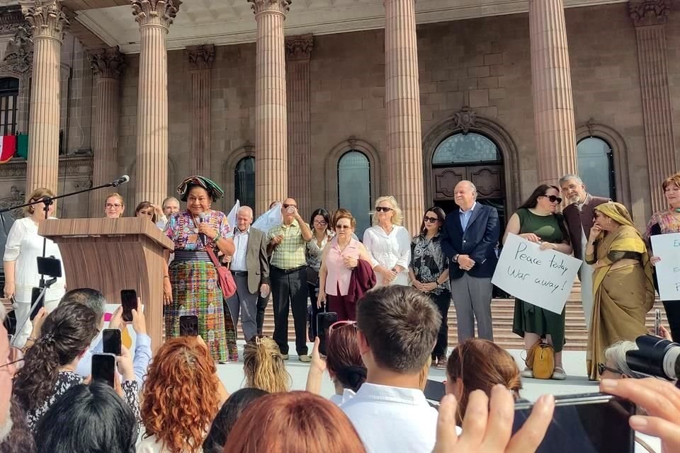 La actividad se realizó en el marco de la Cumbre Mundial de Premios Nobel de la Paz.