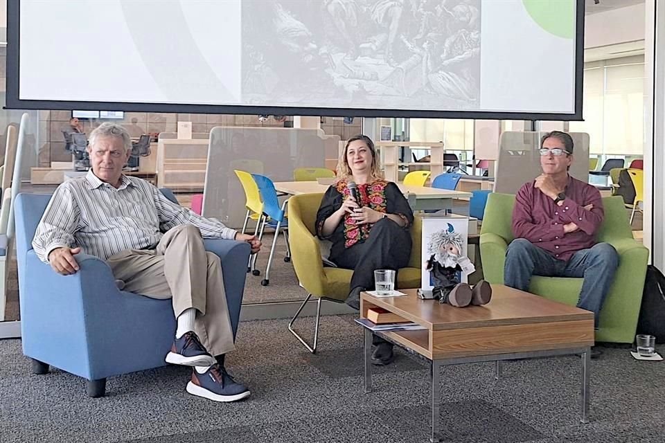 Rafael de Gasperín (izq. a der.), Marcela Beltrán y Federico Ramos participaron en el panel 'El Quijote y la salud mental. La razón de la sinrazón'