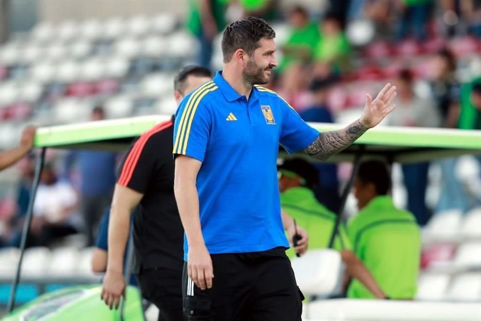 Andre-pierre Gignac no fue considerado por su técnico para iniciar ante Bravos, por lo que el francés tuvo que calentar banca.