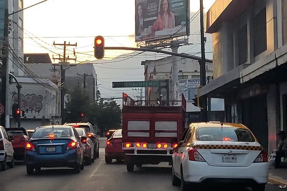 El Municipio de Monterrey estima acabar con el retiro de semáforos viejos antes de que termine la Administración.