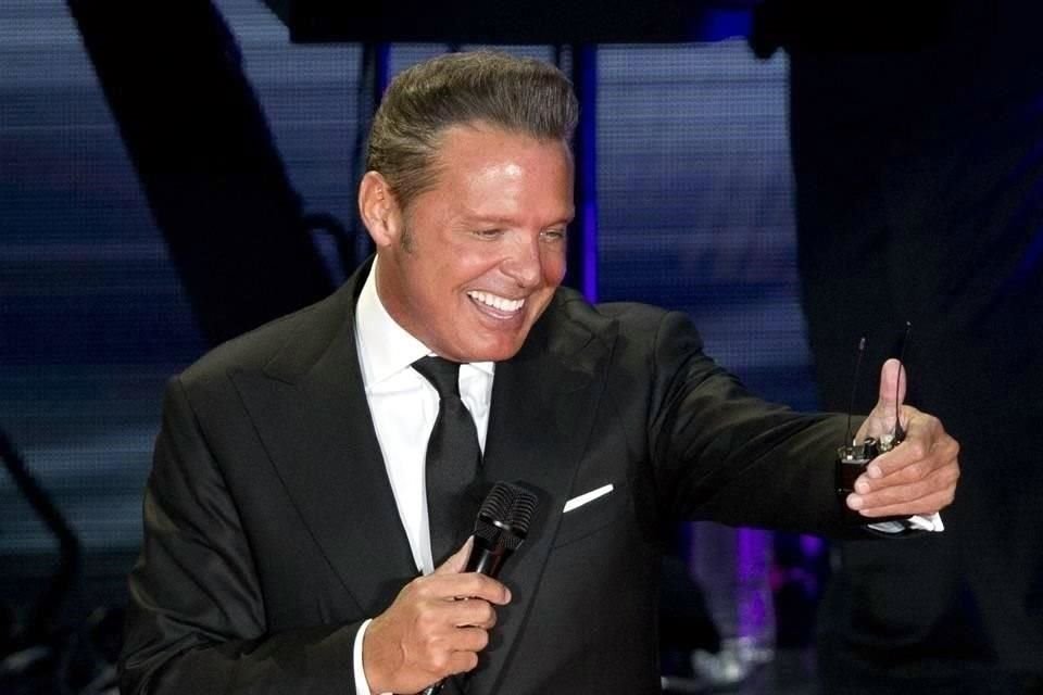 Luis Miguel finalmente está echando a andar su parte como accionista de Tequila Don Ramón, al protagonizar la nueva campaña de la marca, anunciada este lunes en redes sociales.